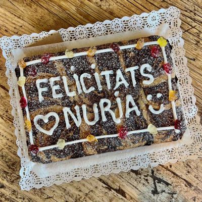 Brownie d'aniversari vegà sense gluten