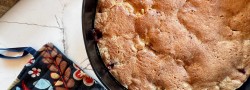 Tarta de ciruelas con avellanas y canela