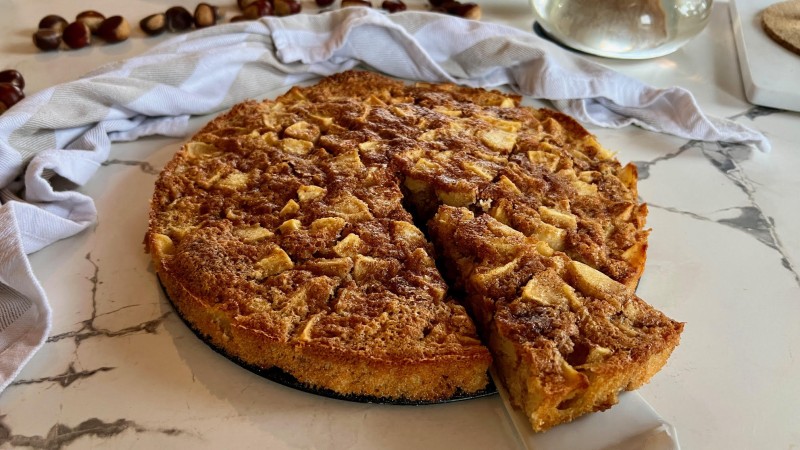 Apple Cinnamon Roll Cake