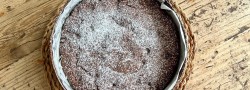 Tarta de chocolate con cerezas