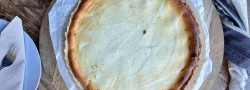 Tarta de queso con melocotón