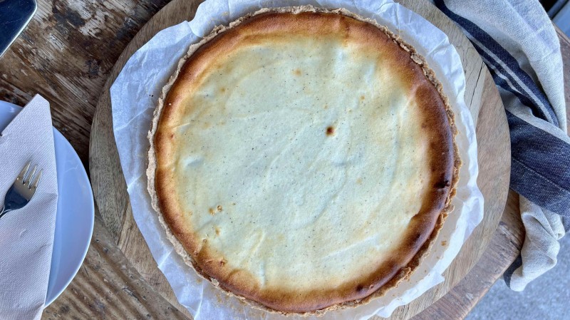 Tarta de queso con melocotón