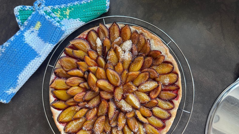 Tarta rápida de ciruelas con hojaldre
