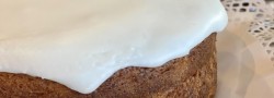 Carrot Cake Extra Tierno con Glaseado de Limón