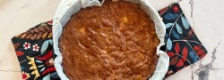 Bizcocho blondie con fruta de temporada