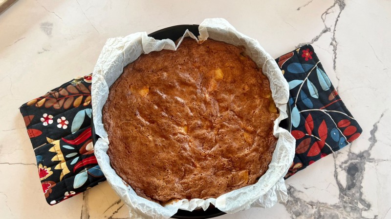 Bizcocho blondie con fruta de temporada