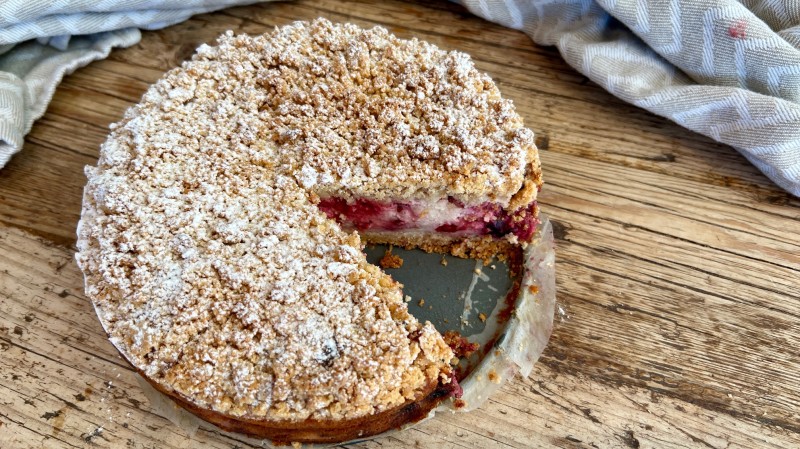 Tarta fría de frutos rojos con masa galleta rota